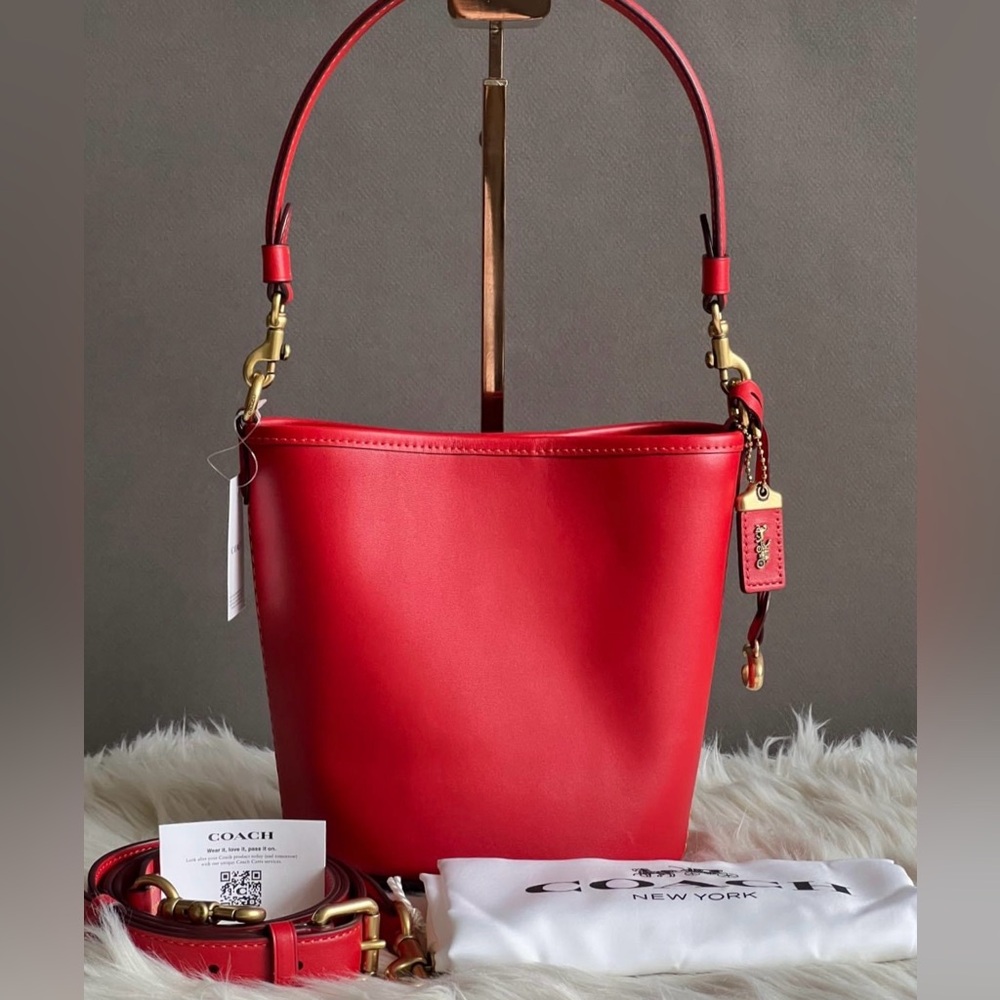 CJ827 - Coach Dakota Bucket Bag 16